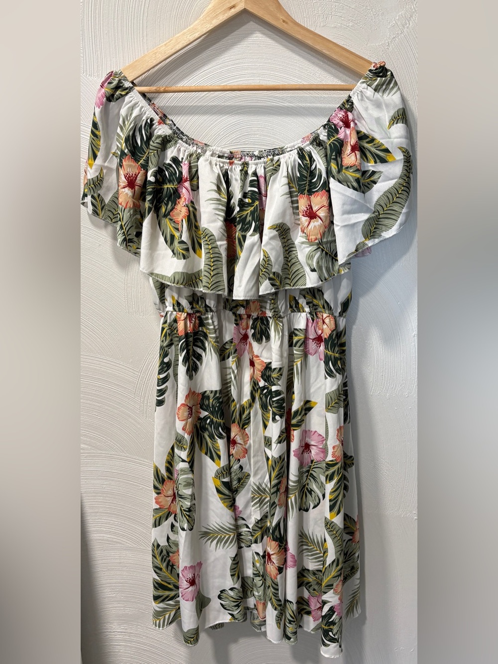 SHEIN White Tropical Floral Off-Shoulder Strapless Dress